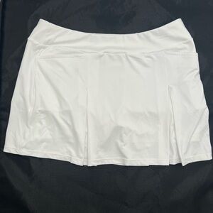 Women’s Tail White label active wear skort size‎ large block pleats 50 UPF.
